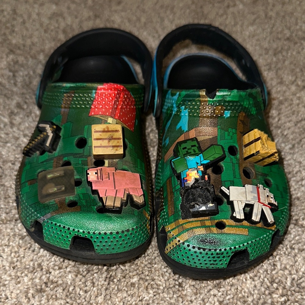 CROCS Kids Green Clogs with Minecraft Accents